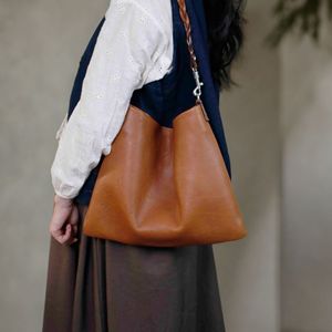 Bolso Tote de Cuero Vacuno de Primera Calidad, Color Café, con Cierre Magnético, para Uso Diario, Bolso de Hombro de Gran Capacidad para Mujer - Product Image 1