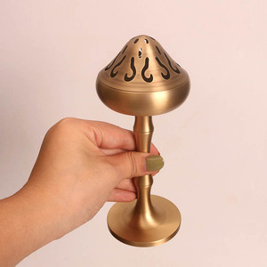 Brûleur d'encens Tongpu Craftsman en bois de santal et bambou, brûleur d'encens d'intérieur en cuivre pur pour la maison, bois de santal et bois d'agar - Product Image 1