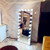 Miroir sur pied moderne en bois Docarelife avec ampoules LED pour chambre à coucher