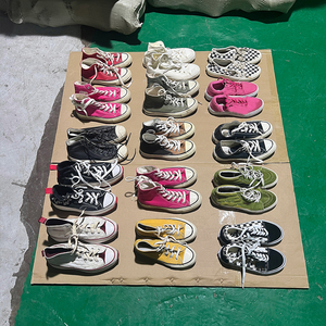 Zapatillas de Lona Transpirables con Cordones, de Segunda Mano, para Hombre y Mujer, Disponibles en Varios Colores con Patrón a Cuadros - Product Image 1