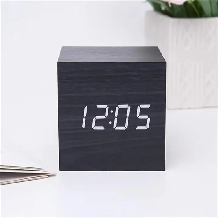 寝室のためのパーソナライズされた茶色の温度表示USBLedデジタル木製目覚ましデスク時計