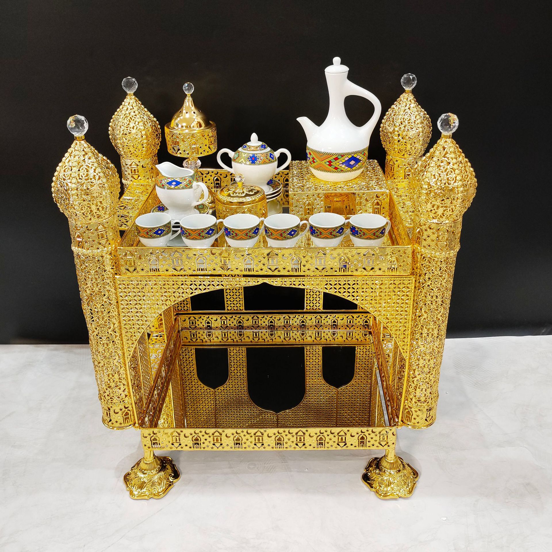 Table basse de style du Moyen-Orient avec céramique