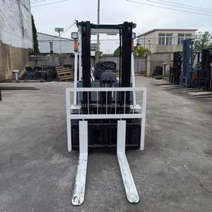 Montacargas TCM de 2.5 Toneladas con Motor de Combustión Interna, Altura de Elevación de 3m, Longitud de Horquilla de 2m, Ancho de Horquilla de 3m, Operación en Terreno Todoterreno, Asiento para Operador - Product Image 4