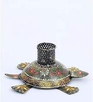 Support de stylo tortue indien le plus vendu, avec fonction de rangement pour bureau, idéal pour les espaces de travail quotidiens et la mise en place définie des outils d'écriture, disponible en gros.