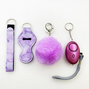 Set de Llavero de Defensa Personal para Tiktok e Instagram, con Desinfectante, Porta Brillo Labial, Alarma Sonora, Luz LED y Pompón - Set de 4 Piezas - Product Image 6