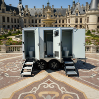 Remorque sanitaire mobile durable à 4 unités, toilettes portables préfabriquées à quatre postes pour chantier extérieur, parc et location commerciale