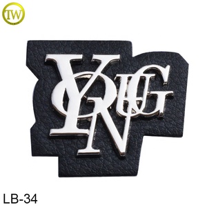 OEM precio barato cuadrado Jeans Pu etiqueta personalizada <span class=keywords><strong>ropa</strong></span> en relieve costura cromo logo parches <span class=keywords><strong>para</strong></span> chaqueta - Product Image 5