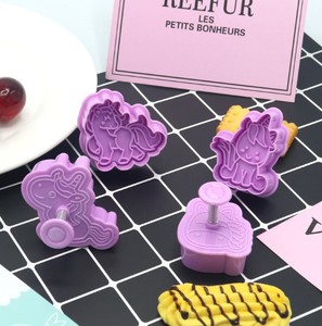 <strong>Top</strong> Hot Sell Party Holiday Decoration Baking Tools 3D Purple Cookie Mold 4pcs <strong>unicorn</strong> Plastic Biscuit Cutter - Product Image 2