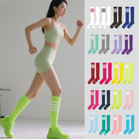 Nouvelles chaussettes de compression tricotées ODM pour le sport et le yoga, professionnelles, à séchage rapide, absorbant la transpiration, en nylon, motifs colorés, pour la course à pied
