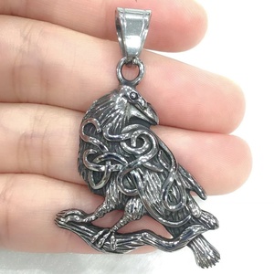 Collier Créatif et Tendance en Acier Inoxydable Triple Lune Déesse Celtique Nœud Triangle Étoile Lune Soleil Mythologie Odin Acier - Product Image 5