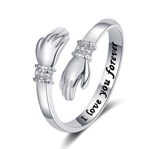 Anello all'ingrosso in acciaio inossidabile con mani che si abbracciano, gioielli per coppie, amore e affetto - Product Image 5