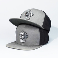 Gorra de Béisbol Hip Hop con Visera Plana y Remaches Metálicos con Logotipo Personalizado, Disponible en Pequeños Lotes, para Clubes y Espectáculos, Directo de Fábrica para Exportación