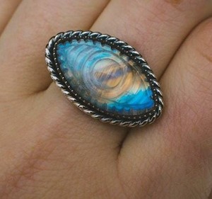 แหวนเงินสเตอร์ลิง925ทึบสำหรับผู้หญิงรูปทรงมาร์คพลอยสีรุ้งธรรมชาติแกะสลักมูนสโตนน่ารักสไตล์ ODM - Product Image 1