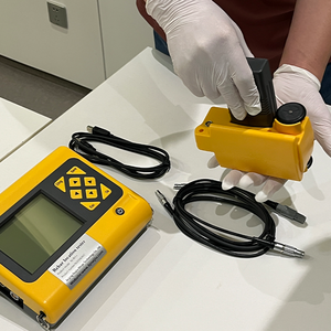 Équipement d'essai Ndt de haute précision Compteur de couverture en béton Testeur de localisation de barres d'acier Scanner de barres d'armature Béton - Product Image 2