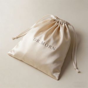 Bolsa de satén de seda negra de lujo personalizada con cordón, para extensiones de cabello, con impresión de logotipo - Product Image 2