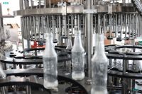 Ligne de production complète de remplissage de jus de fruits en bouteilles PET de A à Z, machine de pasteurisation à remplissage à chaud, équipement d'usine
