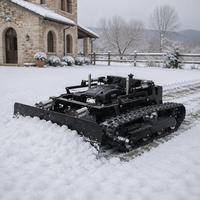 Tondeuse à gazon multifonctionnelle télécommandée sur chenilles avec lame de déneigement en option pour le dégagement des routes hivernales et des entrées de fermes
