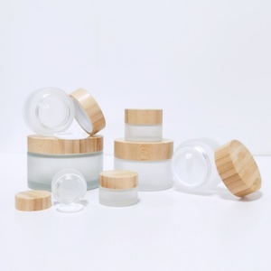 Vente en gros de pots en verre givré, contenants pour crème pour le visage avec couvercles à vis en bambou - Product Image 3