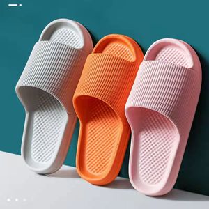 Nouvelles pantoufles d'été 2025 antidérapantes pour la maison, sensation de marcher sur des nuages, pour salle de bain - Product Image 5