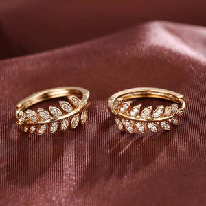 Orecchini a Cerchio E2376 Placcati in Oro 22k con Zirconi Marquise, Design Classico a Motivo Vegetale per Uso Quotidiano - Product Image 5