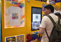 Machine de vente automatique d'impression de t-shirts DIY en libre-service, kiosque d'impression DTG sur mesure à la demande avec écran tactile pour centres commerciaux et sites touristiques