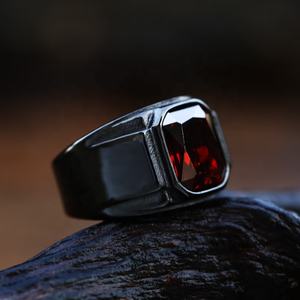 Yunnique – bague carrée en acier inoxydable 316, étanche, en acier noir, avec pierres précieuses, rouge/noir, audacieuse, élégante, esthétique masculine, style motard punk - Product Image 5