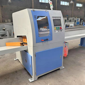 Máquina de corte transversal CNC de alta velocidad con escáner para eliminación automática de nudos y manchas azules en madera, con optimización de corte. - Product Image 3