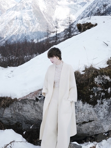 เสื้อโค้ทผู้หญิงขายส่ง JASMINE CASHMERE ทำมือ เสื้อโค้ทผู้หญิงทรงหรู กระดุมแถวเดียว เสื้อโค้ทผู้หญิงสีขาว เสื้อผ้าผู้หญิง WhiteAnt - Product Image 3