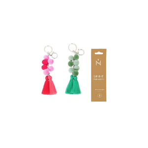 Llavero con Seis Pompones y Borla Doble, Juego de Tres Piezas, Hebilla Blanca K, LLAVERO - Product Image 1