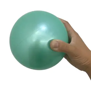 6インチの柔らかくて耐久性のあるインフレータブルパールの小さなプラスチック製のおもちゃのボール