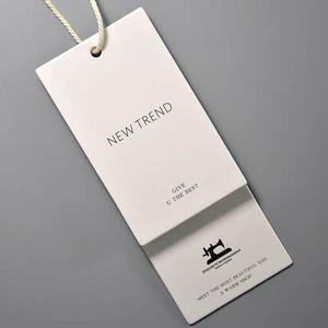 Étiquettes suspendues gaufrées en papier recyclé de haute qualité, design tendance pour vêtements et chaussures, logo personnalisable, étiquettes cadeaux avec cordon - Product Image 6
