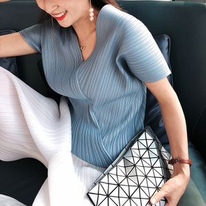 Blusa plisada <span class=keywords><strong>Issey</strong></span> <span class=keywords><strong>Miyake</strong></span> T camisa verano plus tamaño mujeres v cuello <span class=keywords><strong>de</strong></span> moda manga abrigo top - Product Image 5