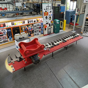 THT180トラクターヘッジトリマー | 高さ調整 | 農場 & ブドウ園のメンテナンスのための頑丈なブラシカッター - Product Image 1