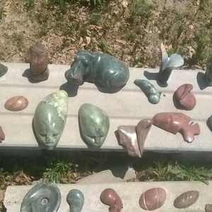 Venta al por mayor de tallados en madera africanos de la marca Chisel, estilo Art Deco y Pop Art, hechos a mano en Zimbabue, estatuas artesanales de madera natural para exportación. - Product Image 1