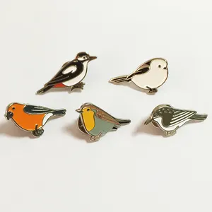 Gros Badge Personnalisé En Forme D'oiseau Plaqué Or Revers Doux Oiseau Épingles En Émail