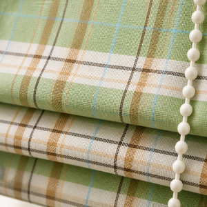 Store romain en lin tartan vert sauge, stores occultants scandinaves doux et légers sans perçage pour chambre et cuisine, faible MOQ, directement de l'usine - Product Image 5