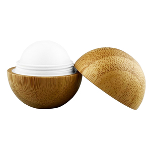 Bálsamo Labial Reparador OME ODM para Labios Secos y Agrietados, Suaviza las Líneas Finas, Hidrata, con Manteca de Karité Natural y Aceite de Jojoba, Ecológico, en Envase de Bambú - Product Image 1