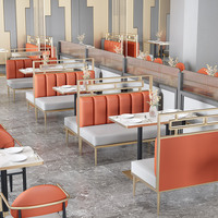 En gros, ensemble table et chaises de restaurant occidental en fer forgé de luxe léger, avec banquette murale simple à thème et ensemble table et chaises