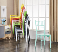 Chaise d'événement empilable en plastique blanc pour la maison et le jardin, idéale pour les mariages, banquets, fêtes, hôtels et salles à manger