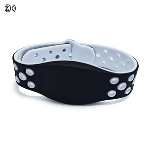 HF Mifare ntag NFC RFID สายรัดข้อมือซิลิโคนโลโก้กำหนดสีเอง <span class=keywords><strong>QR</strong></span> <span class=keywords><strong>Code</strong></span> สำหรับยิมและสายรัดข้อมือสำหรับเล่นกีฬา - Product Image 1