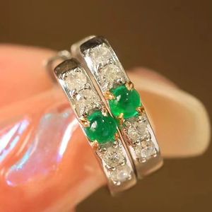 ต่างหูห่วงทองคำขาว 18K ยี่ห้อซินฟลาย ประดับมรกต 0.2 กะรัต และเพชร 0.2 กะรัต เหมาะสำหรับเป็นของขวัญวันครบรอบแต่งงาน - Product Image 1