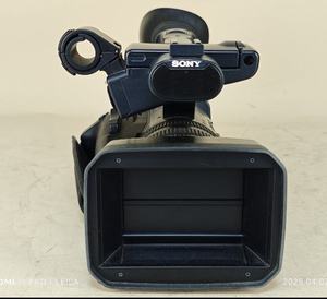 Caméscope professionnel Sony HDR-AX2000E avec zoom optique 12x pour système de vidéoconférence et vote, caméra d'occasion en gros - Product Image 2