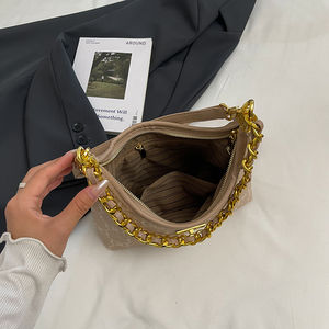 Sac à main tendance pour femmes, grande capacité, avec design à chaîne pour le porté épaule. 99127 - Product Image 2