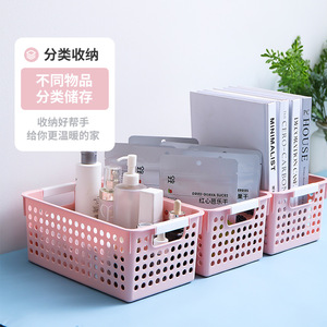 Panier de rangement en plastique rectangulaire avec poignée pour organiser les petits objets à la maison, au bureau, en cuisine ou dans la salle de bain - Product Image 3