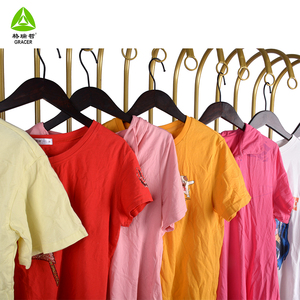 Un grado di vecchi vestiti usati vestiti di seconda mano abbigliamento in balle - Product Image 1