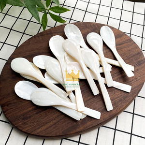 Cuillère en coquille de conque naturelle moderne du Vietnam, nacre, crème glacée et caviar, cadeaux écologiques pour les fêtes - Product Image 6