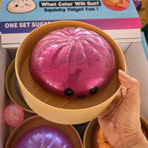 Juguete Blandito Gigante de 15 cm en Forma de Dumpling con Caja Vaporera, Material TPR, Juguetes Antiestrés para Niños - Product Image 1