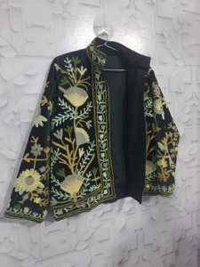 เสื้อแจ็คเก็ตซูซานีปักมือสุดหรูสำหรับผู้หญิง สีดำ ลายดอกไม้ปัก ผ้าฝ้าย - Product Image 6