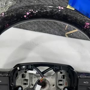 Volante Deportivo de Fibra de Carbono Forjado con Acabado Exquisito para Toyota Land Cruiser LC79 LC76 LC70 LC300 GR - Product Image 4