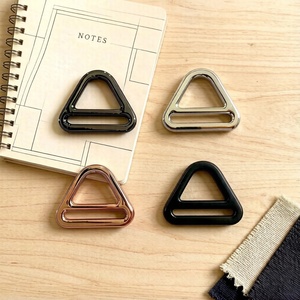 Hebilla Triangular de Aleación de Zinc con Anillo en D y Clip Giratorio para Correas de Mochila y Bolsas - Product Image 3